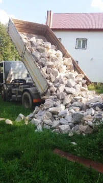 Transport nisip,piatra,zgura-Inchirieri autocamioane+container moloz